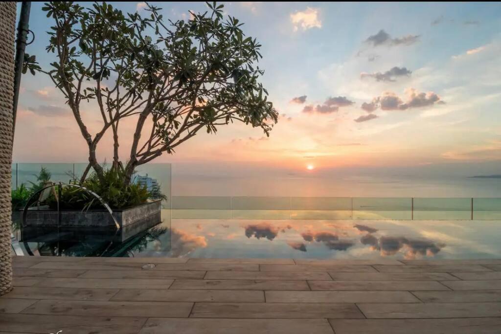The Riviera Jomtien Apartment Exterior photo