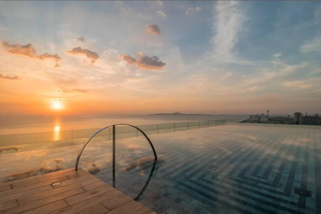 The Riviera Jomtien Apartment Exterior photo